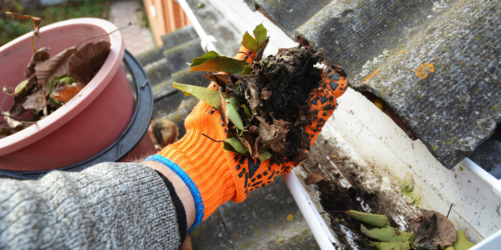 4 Signs That Your Gutters Need To Be Cleaned