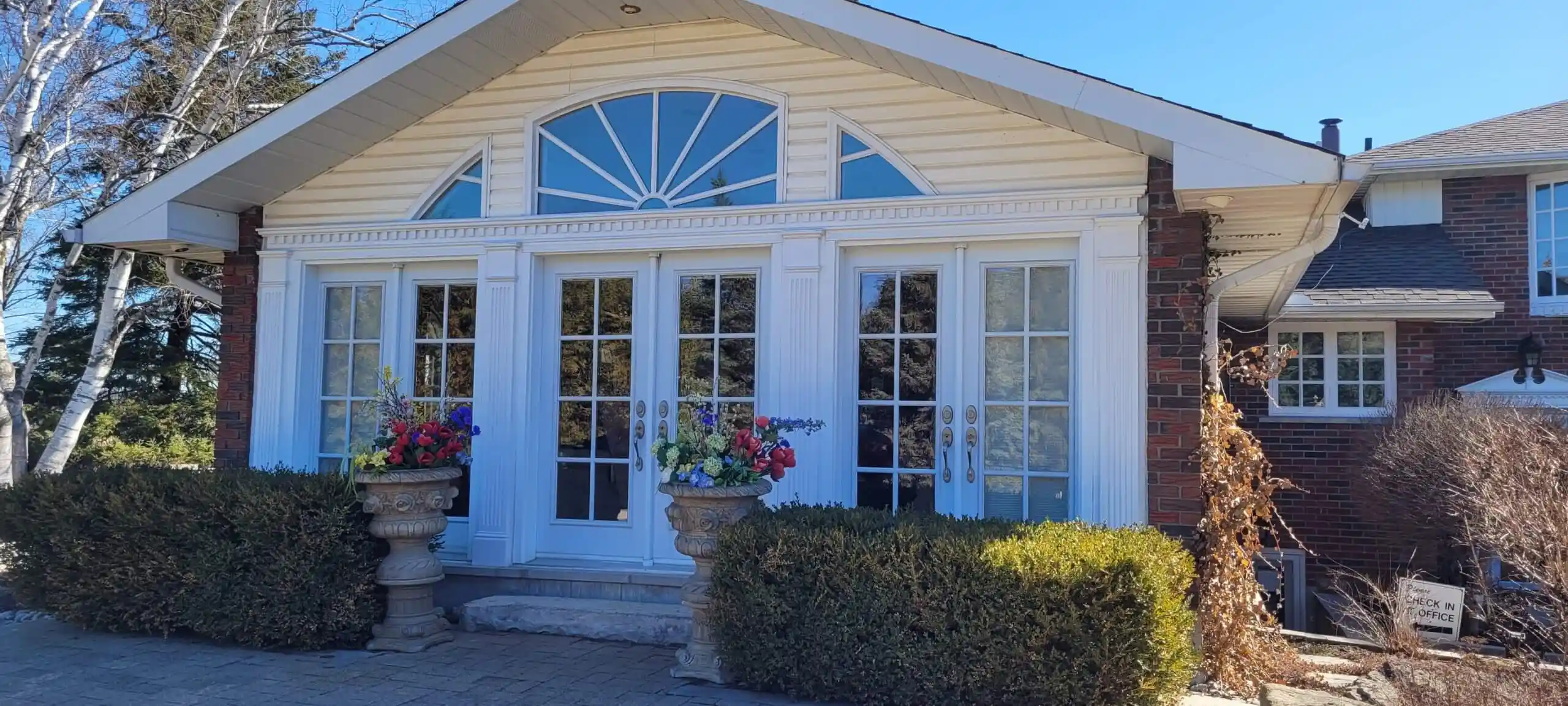 Professional cleaning service in North York residential area