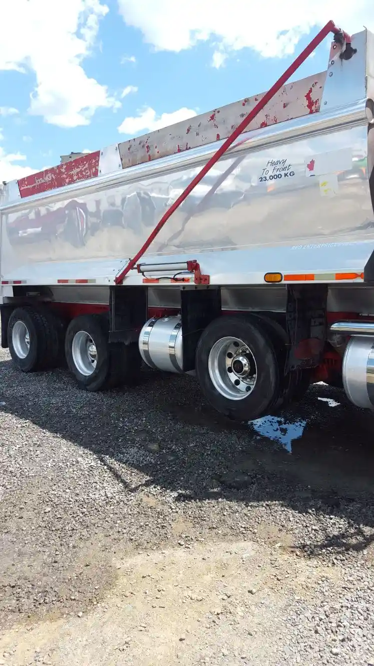 Professional truck fleet washing service in North York
