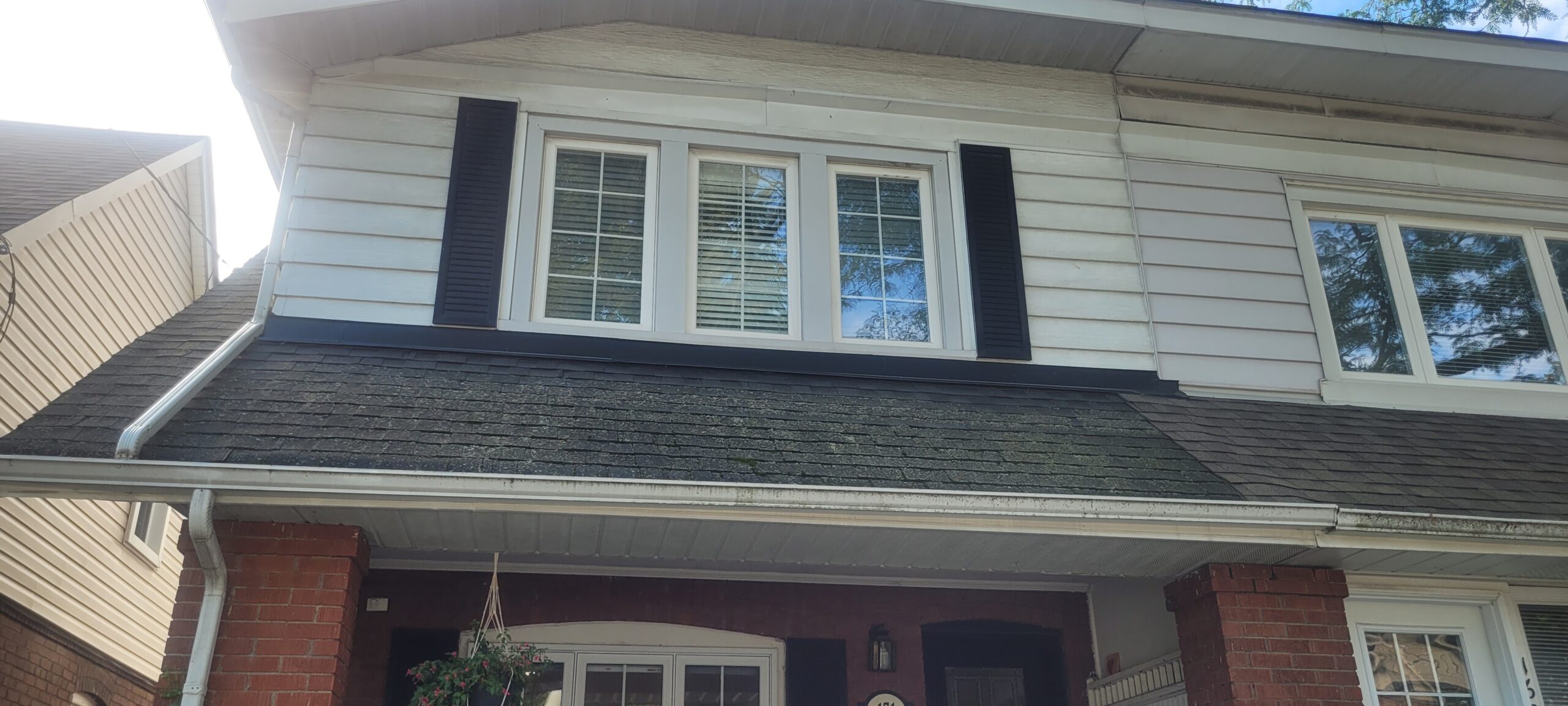 Professional window cleaning service in North York